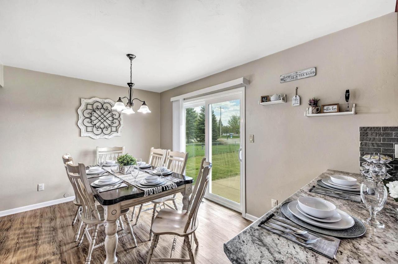 Serene 3 Bedroom Home, Nrm, Wi-Fi, Parking, Queen Bed De Pere Εξωτερικό φωτογραφία
