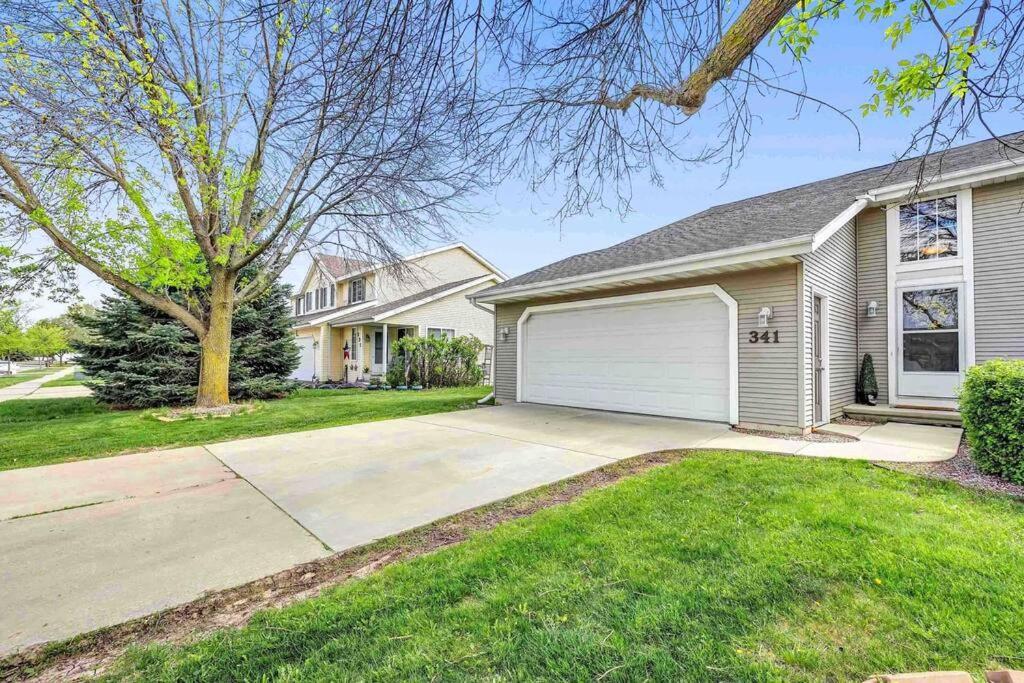 Serene 3 Bedroom Home, Nrm, Wi-Fi, Parking, Queen Bed De Pere Εξωτερικό φωτογραφία